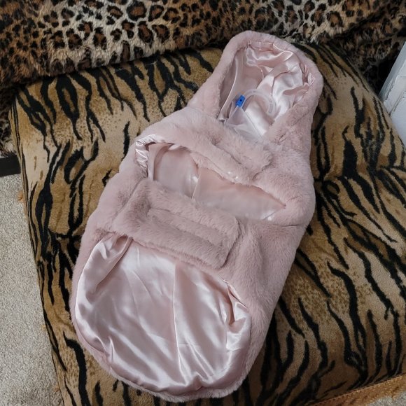 Pet Coat Plush.. Super soft w. Pearl Bow New w/ Tag! Sz Med. - Picture 4 of 4